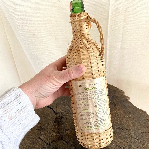 VTG Wicker & Green Glass Bottle Decanter - Picture 3 of 3